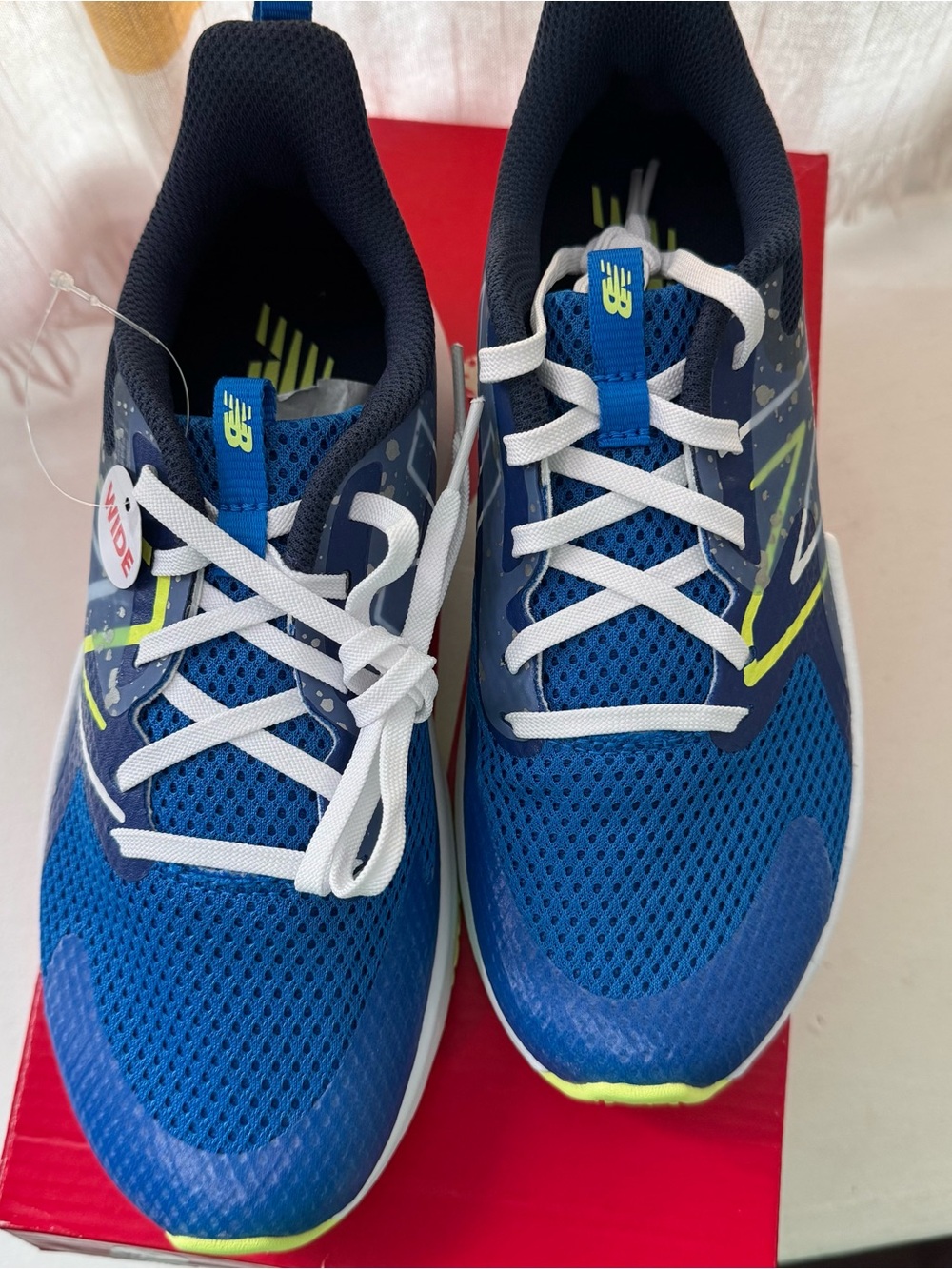 New Balance Kids' Rave Run v2 sneakers Blue Mesh Sneakers with White Laces Sz 4W